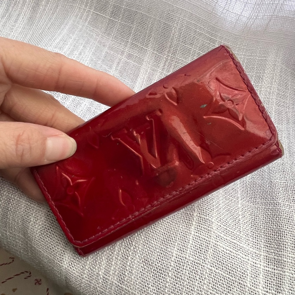 LV VERNIS RED KEY HOLDER